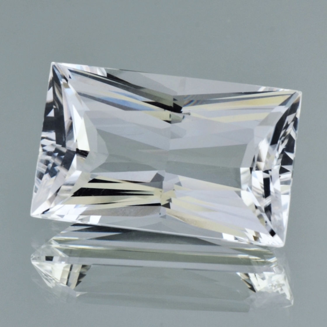 Topaz Rechteck-Princess colorless 61.38 ct