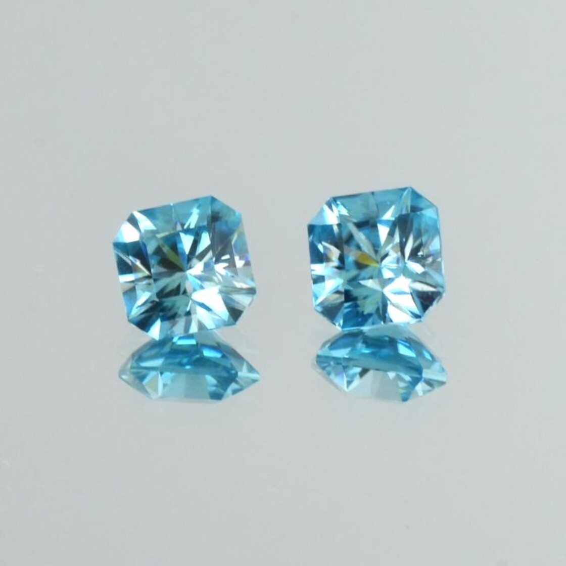 Zirkon Duo design-octagon hellblau 3,75 ct