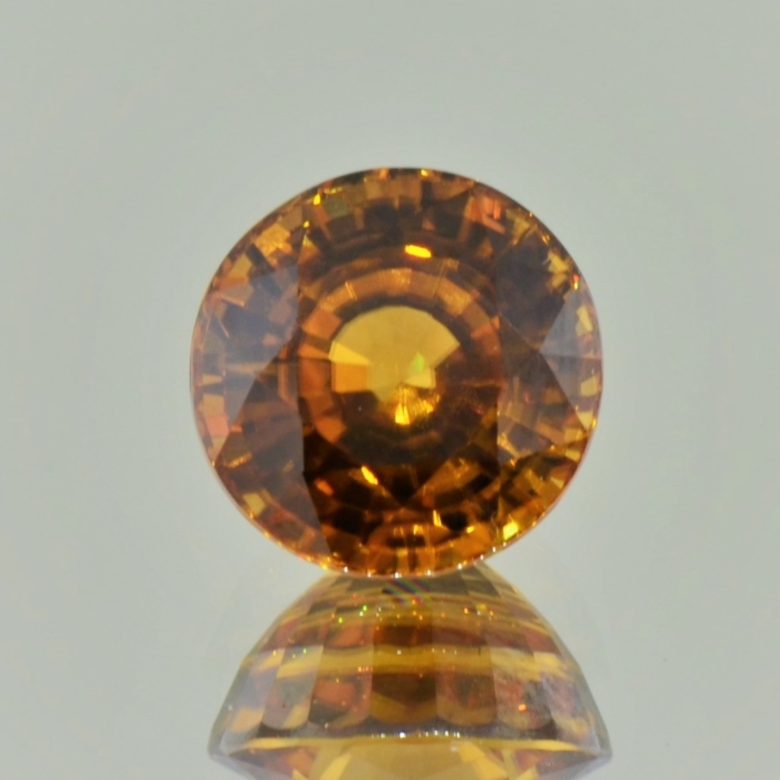 Zirkon rund bräunlich-orange 6,48 ct