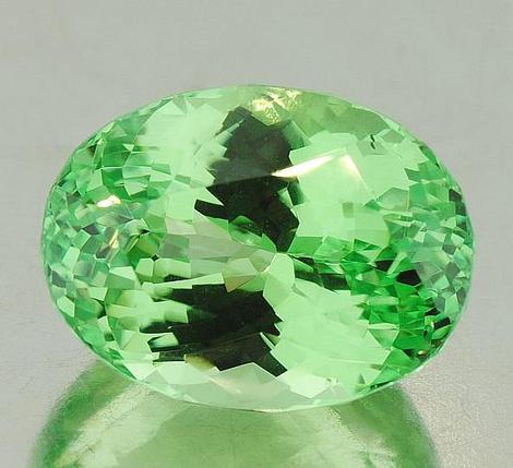 Tsavorit Oval 11,96 ct Tsavorit Oval 11,96 ct