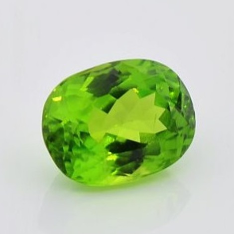 Peridot Oval 7,61 ct Peridot Oval 7,61 ct