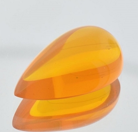 Feueropal, Tropfen Cabochon (9,17 ct.) aus Brasilien Feueropal, Tropfen Cabochon (9,17 ct.) aus Brasilien