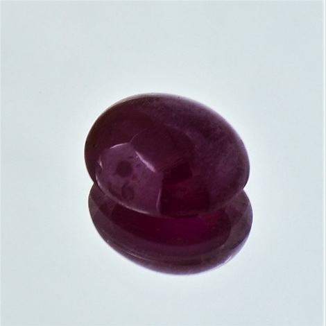 Rubin, Oval Cabochon (6,88 ct.) aus Thailand Rubin, Oval Cabochon (6,88 ct.) aus Thailand