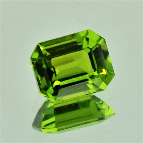 Peridot octagon 3,52 ct Peridot octagon 3,52 ct