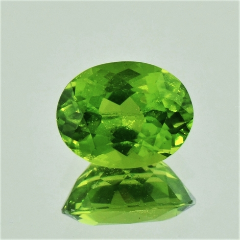 Peridot oval 4,02 ct Peridot oval 4,02 ct