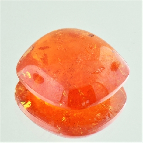 Mandarin-Granat, Antikquadrat Cabochon (34,07 ct.) aus Nigeria Mandarin-Granat, Antikquadrat Cabochon (34,07 ct.) aus Nigeria