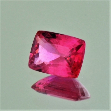 Spinell antik rötlich-pink 1,83 ct Spinell antik rötlich-pink 1,83 ct