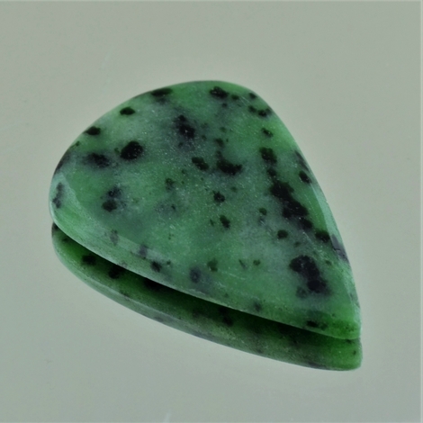 Zoisit Cabochon Tropfen grün 29,81 ct Zoisit Cabochon Tropfen grün 29,81 ct