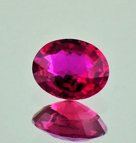 Rubin oval ungebrannt 1,23 ct Rubin oval ungebrannt 1,23 ct