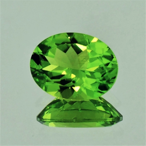 Peridot oval grün 5,07 ct Peridot oval grün 5,07 ct
