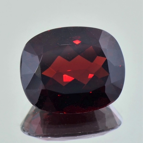 Garnet Almandite cushion dark red 16.35 ct Garnet Almandite cushion dark red 16.35 ct