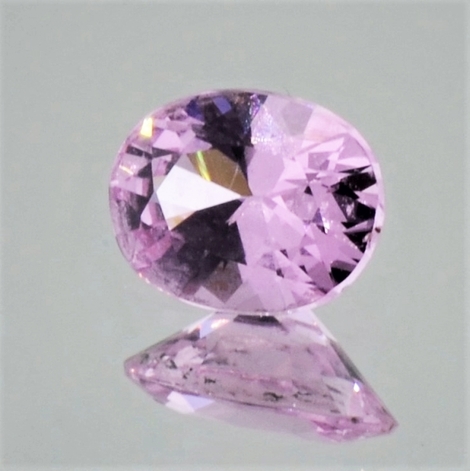 Spinell oval rosa-pink 0,94 ct Spinell oval rosa-pink 0,94 ct