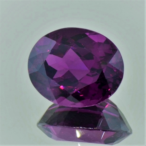 Granat Umbalith oval purpurrot 14,28 ct Granat Umbalith oval purpurrot 14,28 ct