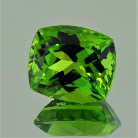 Peridot antik grün 9,68 ct Peridot antik grün 9,68 ct