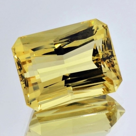 Golden Beryl octagon intensives yellow 28.97 ct Golden Beryl octagon intensives yellow 28.97 ct