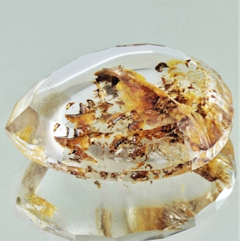 Einschlussquarz Tropfen 250,04 ct. Einschlussquarz Tropfen 250,04 ct.