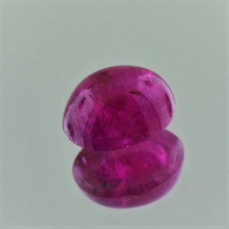 Rubin, Oval Cabochon (3,14 ct.) aus Madagaskar Rubin, Oval Cabochon (3,14 ct.) aus Madagaskar