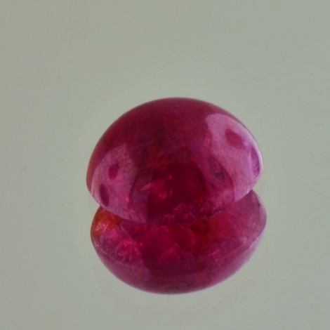 Rubin, Oval Cabochon (5,00 ct.) aus Afrika Rubin, Oval Cabochon (5,00 ct.) aus Afrika