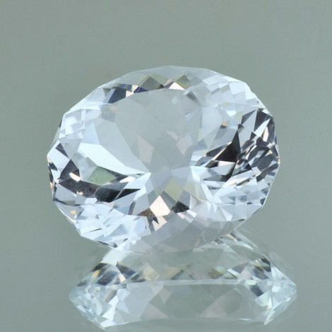 Topaz oval colorless 70.97 ct