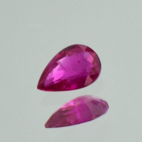 Rubin, Tropfen facettiert (0,44 ct.) aus Burma (Myanmar)