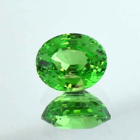 Tsavorite Garnet oval green 3.03 ct.