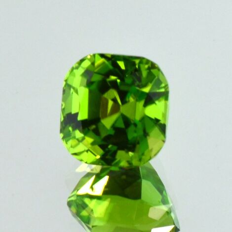 Peridot antik intensives Grün 7,03 ct