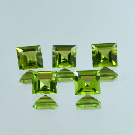 Peridot Lot carrés green 8.16 ct