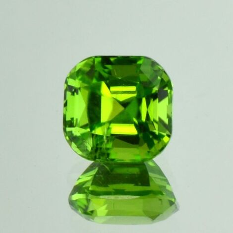 Peridot cushion green 6.97 ct