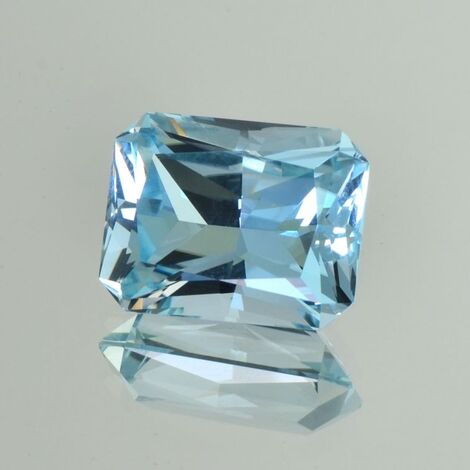Topaz Design-Achteck light blue untreated 23.51 ct