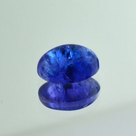Tansanit, Oval Cabochon (8,78 ct.) aus Tansania (Merelani Hills)
