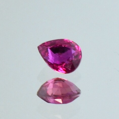 Rubin Tropfen pink-rot ungebrannt 0,75 ct