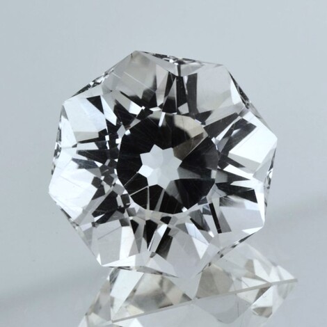 Topaz Design-Octagon colorless 54.96 ct.