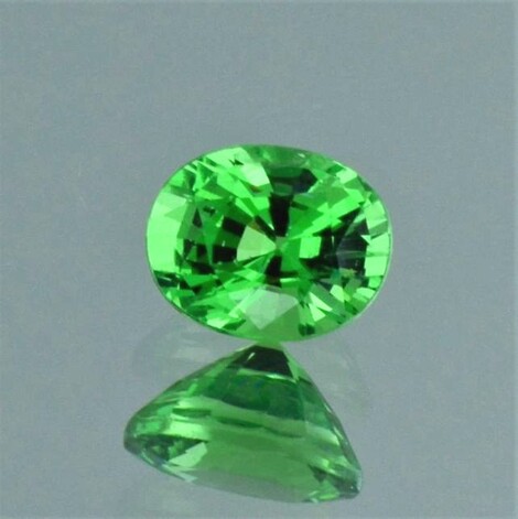 Tsavorite Garnet oval green 1.87 ct.