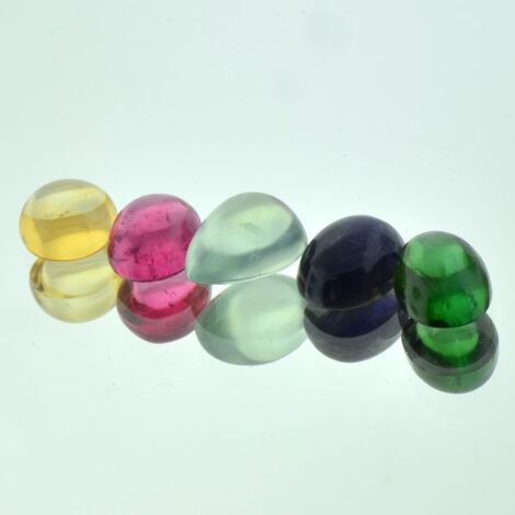 Mixed Lot, Tropfen, Oval & Rund Cabochon (15,11 ct.) aus Afrika & Asien