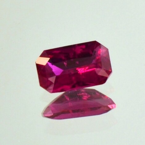 Rubin octagon purpur-rot ungebrannt 2,02 ct