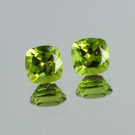 Peridot Pair square cushion green 3.88 ct