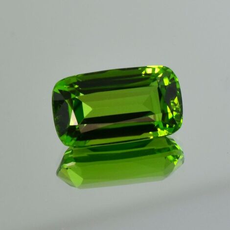 Peridot antik intensives Grün 11,08 ct.