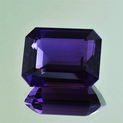 Amethyst octagon dark violet 38.78 ct.