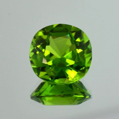 Peridot antikoval intensives Grün 11,53 ct