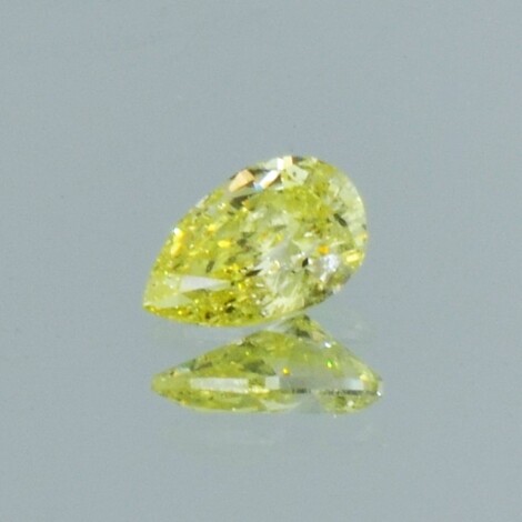 Farbdiamant, Tropfen brillantiert (0,27 ct.) aus Afrika Farbdiamant, Tropfen brillantiert (0,27 ct.) aus Afrika