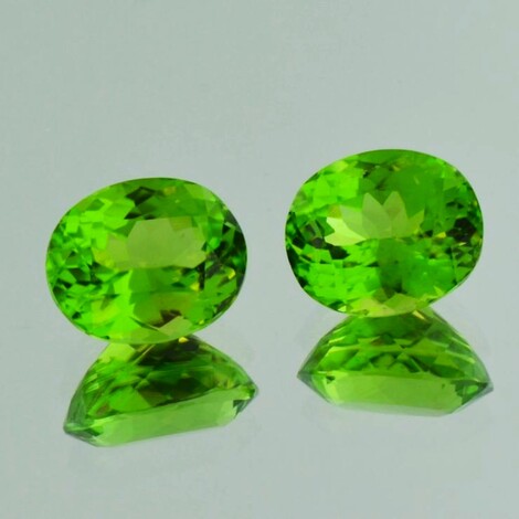Peridot Duo oval grün 9,56 ct