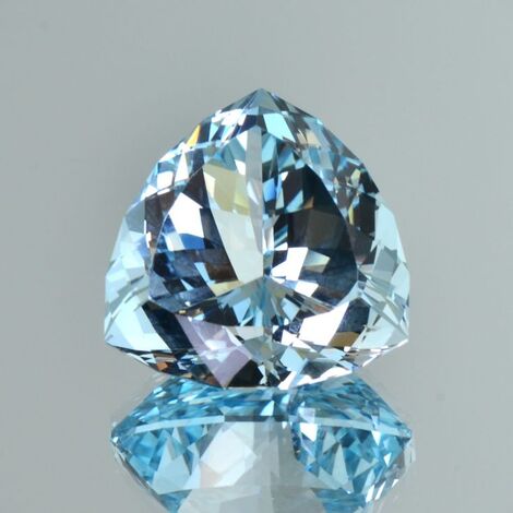 Topas, Trillion facettiert (35,61 ct.) aus Ukraine (Volodarsk-Volynskii)