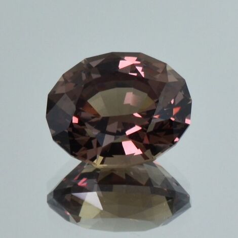 Granat oval farbwechselnd 6,85 ct