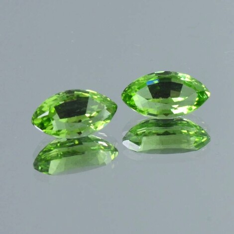 Peridot Duo Navette grün unbehandelt 3,33 ct