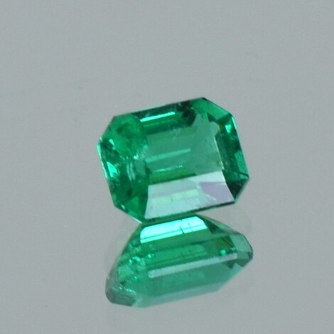 Emerald octagon green 0.73 ct.