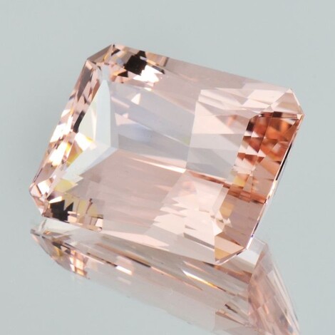 Morganite Beryll octagon light pink 53.44 ct
