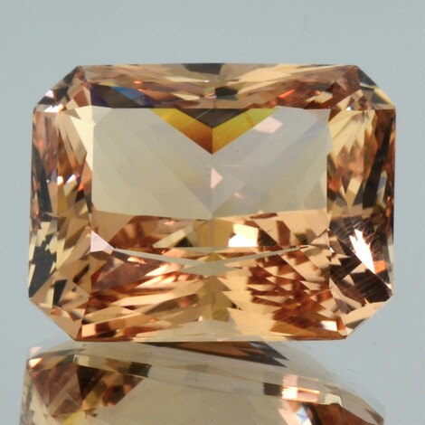 Beryl octagon bräunlich-champagne 91.30 ct.