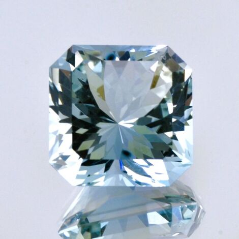 Topaz Design-Achteck light blue untreated 29.98 ct
