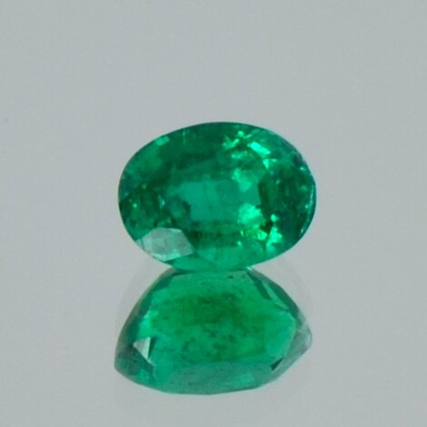 Emerald oval green 0.89 ct.