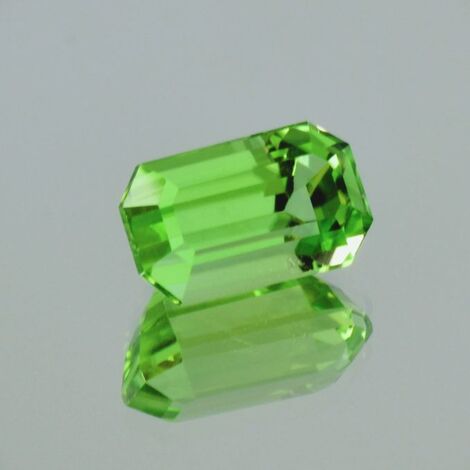 Peridot octagon intensives Hellgrün 6,21 ct
